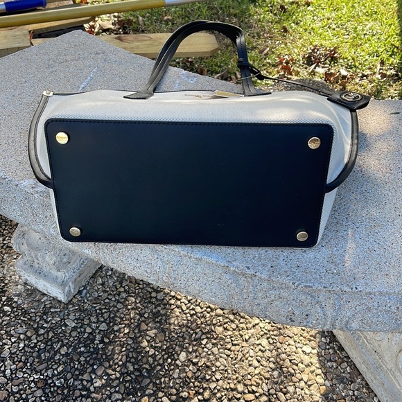 Brand new Micheal kors tote - Picture 4 of 7